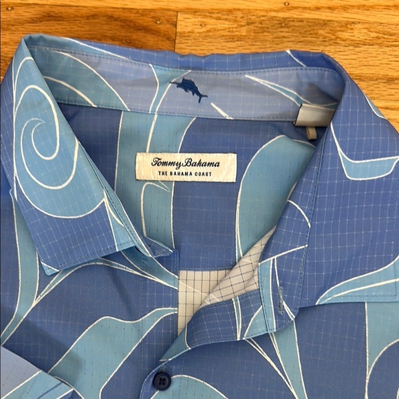 Tommy Bahama Artist collection. - Picture 2 of 4